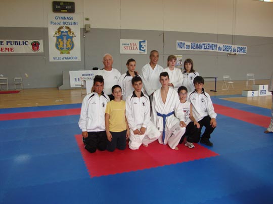 il M° Nakashi 8° Dan al centro